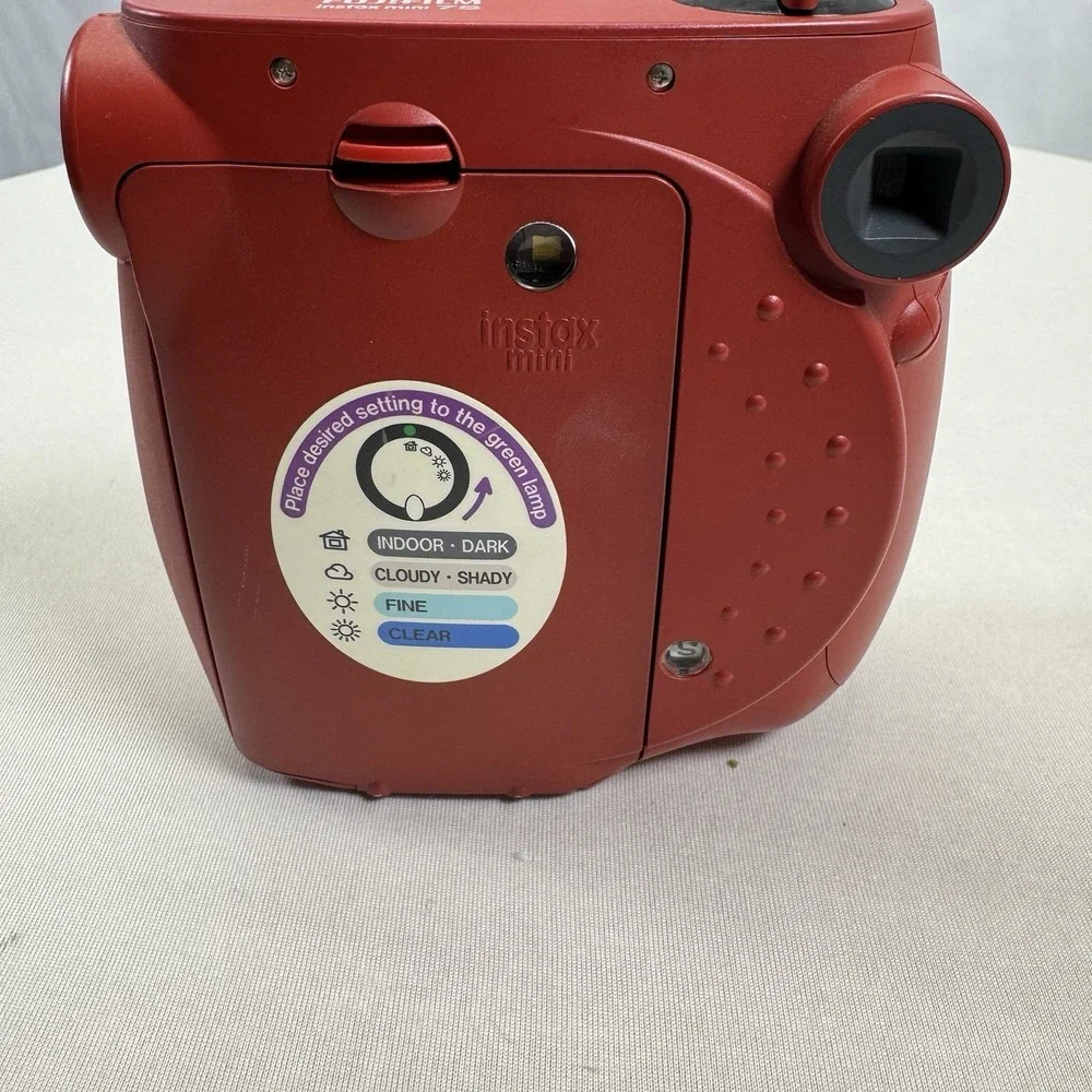 Fujifilm Instax Mini Instant Camera (RED) Untested‎ But Powers On